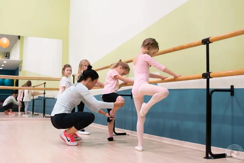 Miniatura 4 de DANSHOW Leotardo básico de manga larga para niñas con falda para bailar y bailar con tutú