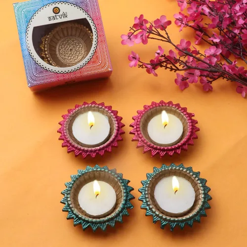 SATVIK 4 piezas Multicolor Surya Metal Diya Floral Lotus Flower Shape Tea Light Holder Lámpara de aceite Navidad Interior Hogar Mandir Pujan Pooja