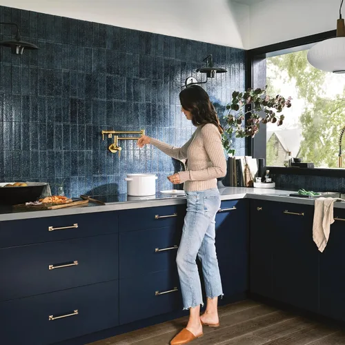 Miniatura 12 de Moen Grifo de Montaje en Pared Moderno de Oro Cepillado con Brazo de Oscilación Plegable, Grifo de Cocina de Estufa de Doble Junta, S665BG