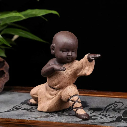 Miniatura 12 de Kingzhuo Estatuilla de Buda en miniatura de cerámica, pequeña y linda estatua de Buda, figura de monje, manualidades creativas para bebés, adornos