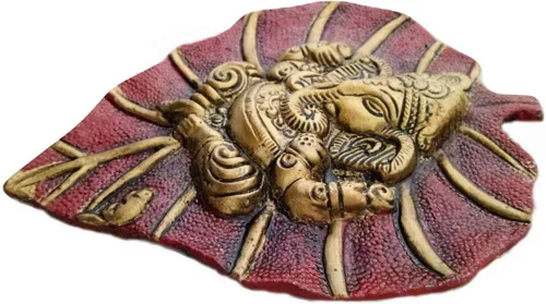 Miniatura 3 de Lord Ganesh / Ganesha / Ganpati On Red Paan Patta - Colgante de pared decorativo para decoración del hogar y la oficina, Feng Shui, Vastu, escultura