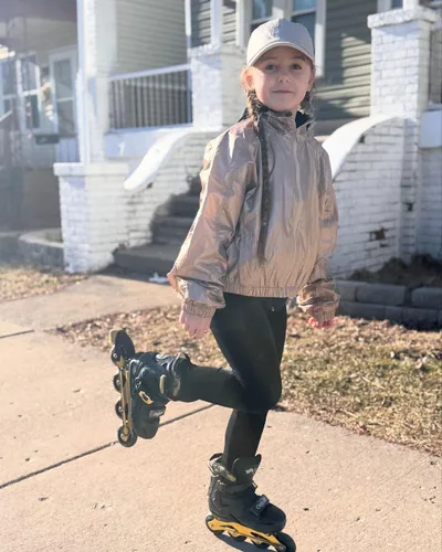 Miniatura 7 de MammyGol Patines en línea para niños y niñas jóvenes, patines ajustables de 4 tallas con ruedas intermitentes de PU, patines en línea agresivos