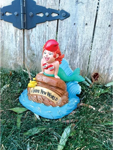 Miniatura 8 de BigMouth Inc Little Mer-gnome - Estatua de gnomo de jardín, divertida figura para césped y patio al aire libre, decoración de escultura de regalo