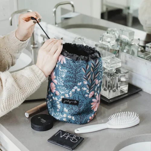 Miniatura 6 de Jadyn Organizador de Maquillaje Duradero con Cierre de Cordón - Bolsa Compacta de Viaje para Maquillaje - 7 Bolsillos Interiores para Cosméticos