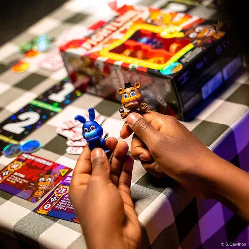 Miniatura 6 de Funko Five Nights at Freddy's FightLine Premier Pack Juego coleccionable para 2 jugadores a partir de 6 años