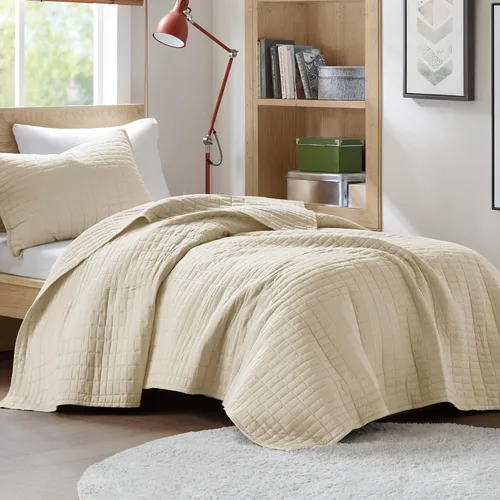 Miniatura 22 de Comfort Spaces Juego de edredón de tamaño King extragrande de color blanco de 120 x 118 pulgadas, colcha acolchada de microfibra ligera de verano