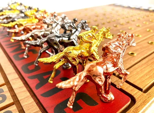 Miniatura 9 de Juego de carreras de caballos para adultos, juego de mesa de carreras de caballos con 11 lujosos caballos de metal (oro, plata, negro, oro rosa)