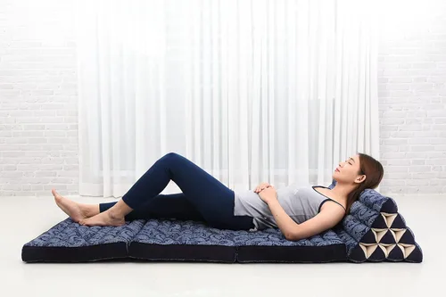 Miniatura 5 de Leewadee Tapete de 3 pliegues XXL con cojín triangular, almohada firme para TV, colchón plegable con cojín hecho de kapok ecológico, 67 x 31