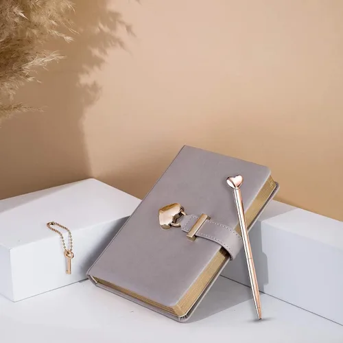 Miniatura 2 de Agenda personalizada con cerradura y llave para niñas, tamaño B6 de 5.3 x 7 pulgadas, 290 páginas con bordes dorados, cierre de corazón dorado