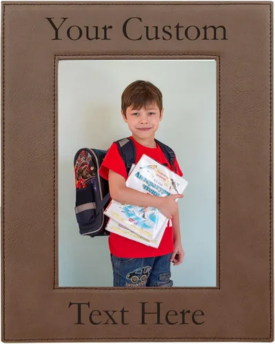 Miniatura 7 de Marco de fotos de piel sintética de cuero sintético grabado para añadir tu texto personalizado para colgar o en la mesa, marco de fotos familiares