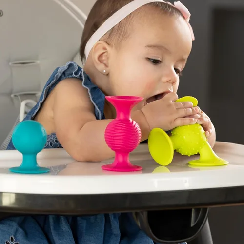 Miniatura 5 de Fat Brain Toys pipSquigz, juguetes sensoriales para bebés de 6 meses en adelante, juguete de ventosa y sonajero
