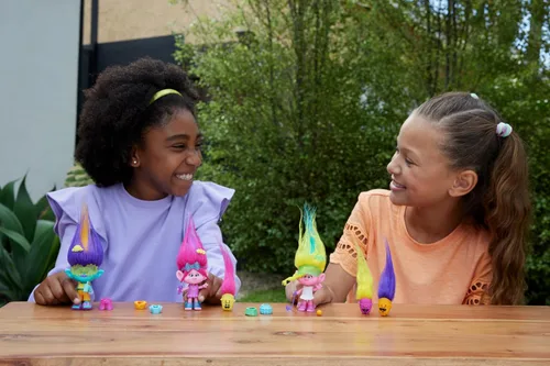 Miniatura 2 de Mattel DreamWorks Trolls Band Together Hair Pops - Muñeca pequeña, rama con ropa extraíble y 3 accesorios sorpresa