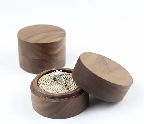 Miniatura 2 de Caja de anillo de compromiso pequeña de madera de nogal rústico, mini caja redonda de madera maciza para almacenamiento de anillos de boda