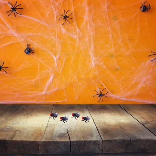 Miniatura 7 de 50 mini moscas de plástico: pequeñas moscas realistas para trucos de broma, broma de utilería de Halloween para fiestas de inocentes de abril