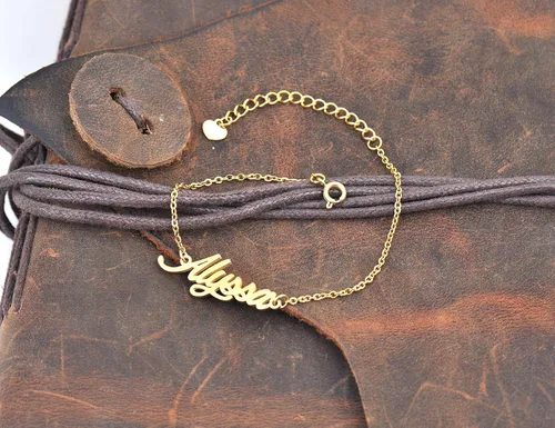 Miniatura 2 de HUAN XUN - Collar con nombre personalizado en plata dorada