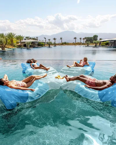 Miniatura 3 de FUNBOY Enfriador de bebidas inflable con conexión de tumbona rosa transparente, conecta cuatro tumbonas flotadores de piscina, flotador