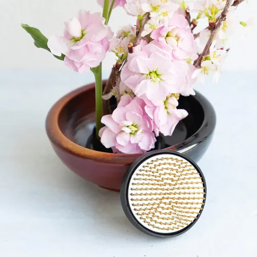 Miniatura 2 de Kit esencial de herramientas para arreglos florales Ikebana japonés de la serie Minoyaki de Wazakura con pequeña jarra de cerámica redonda y rana