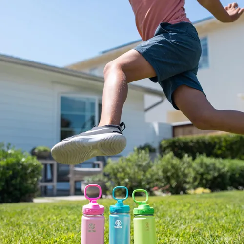 Miniatura 6 de Takeya Actives Kids - Botella de agua que brilla en la oscuridad con tapa con popote, botella de acero inoxidable con tapa sin BPA, reutilizable