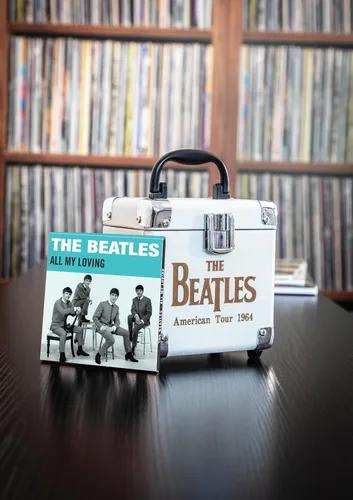 Miniatura 4 de Crosley CR4081A-AML The Beatles 1964 "All My Loving" Single con funda de transporte