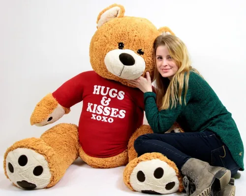 Miniatura 2 de Big Plush Abrazos y besos oso de peluche gigante de cinco pies de alto color marrón miel viste camiseta que dice abrazos y besos XOXO