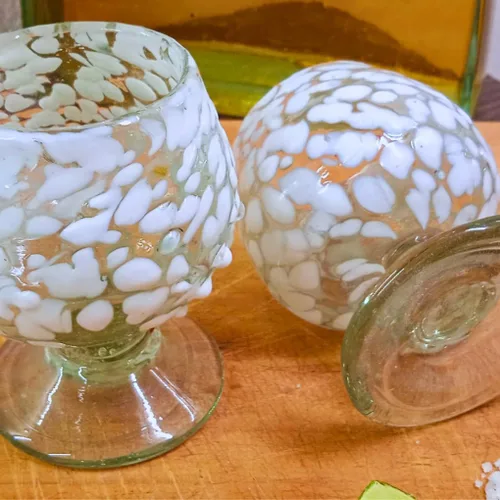 Miniatura 7 de Auténticos vasos de chupito soplados a mano de tequila mexicano - Juego de 4-2 onzas - Mini snifters de vidrio - Base pesada - Coñac (Confeti blanco)