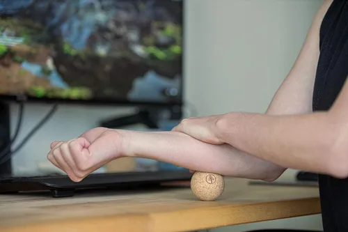 Miniatura 6 de Bola de masaje de corcho de viaje, alternativa ligera y sostenible a la bola de lacrosse para aliviar el dolor muscular (1.9 pulgadas