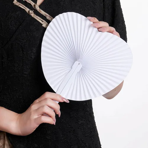 Miniatura 6 de Yolyoo 24 abanicos de boda blancos plegables de papel con forma de corazón con mango de plástico para fiestas de cumpleaños, suministros de verano
