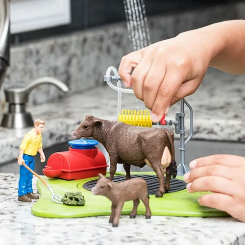 Miniatura 2 de Schleich Farm World, juguetes de animales de granja para niños, Happy Cow Wash con juguetes de vaca y área de lavado de trabajo, juego de 16 piezas