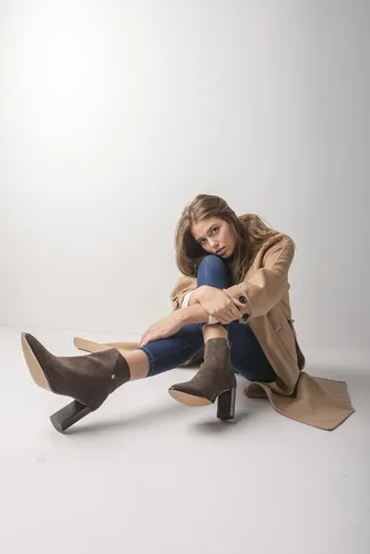 Miniatura 7 de JATAREA Botines y botas de cuero para mujer