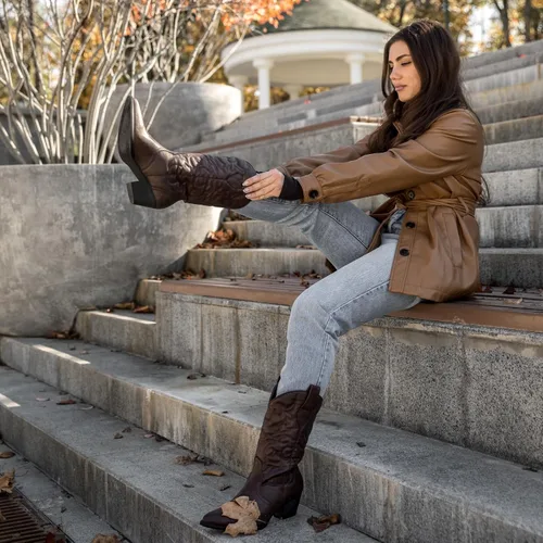 Miniatura 4 de Rollda Botas vaqueras occidentales para mujer con punta puntiaguda, botas vaqueras de media pantorrilla, botas de moda bordadas con tacón grueso