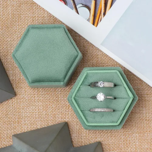 Miniatura 3 de Caja hexagonal para anillos de terciopelo con 3 ranuras para ceremonia de boda, propuesta, compromiso, cumpleaños (verde salvia)