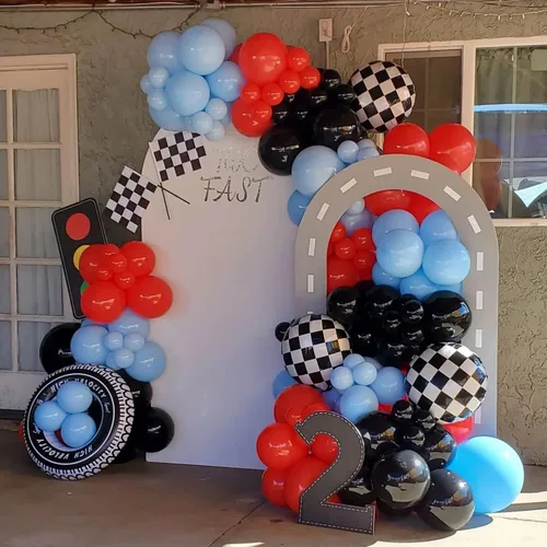 Miniatura 4 de Kit de guirnalda de arco de globos de auto de carreras, 151 piezas de látex rojo azul y globos de neumáticos de rueda a cuadros para autos