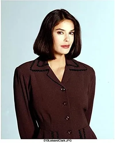 Teri Hatcher in black outfit (Lois & Clark) - 8 inch x10 inch PHOTOGRAPH Performer & Actor Color PHOTOGRAPH-CJ