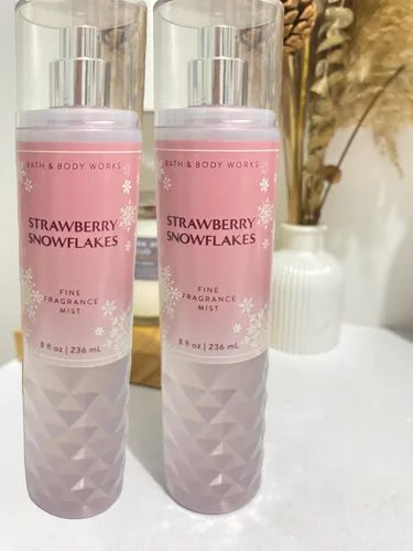 Miniatura 2 de Bath & Body Works Strawberry Snowflakes - Set de regalo de fragancia fina de 8 onzas, paquete de 2 (copos de nieve de fresa) 8 onzas líquidas