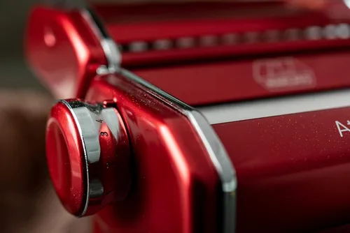 Miniatura 4 de Máquina de pastas Marcato Atlas de acero inoxidable, plateado, incluye cortador de pasta, manivela e instrucciones, rojo, Rojo