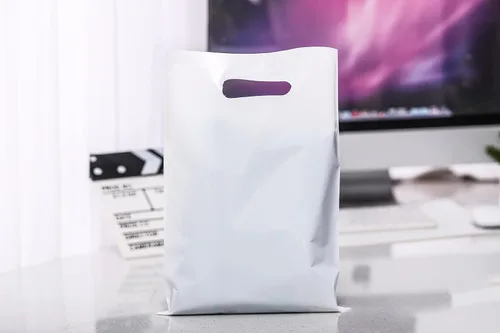 Miniatura 17 de ysmile Pequeña bolsa de compras de plástico negro con asa para pequeñas empresas Bolsa de plástico de mercancía troquelada bolsa de polietileno 100