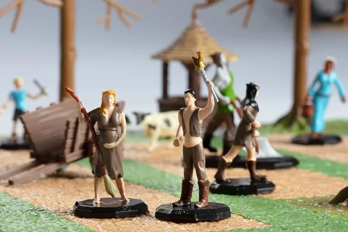 Miniatura 4 de Monster Townsfolk Mini Figuras de fantasía – 8 piezas de personajes campesinos no jugadores en miniatura NPC – Tamaño hexagonal de 1 pulgada
