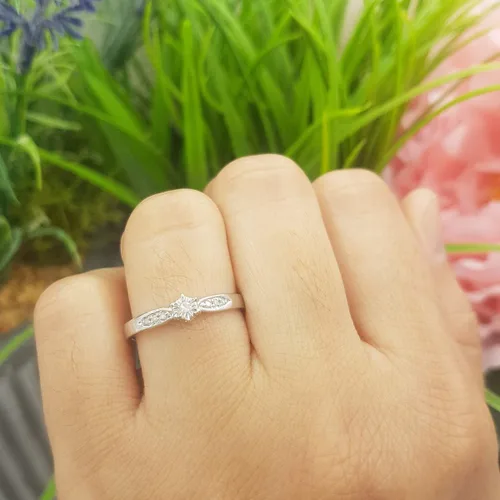 Miniatura 4 de Dazzlingrock Collection Anillo de compromiso de plata de ley con diamantes redondos de 0,05 quilates
