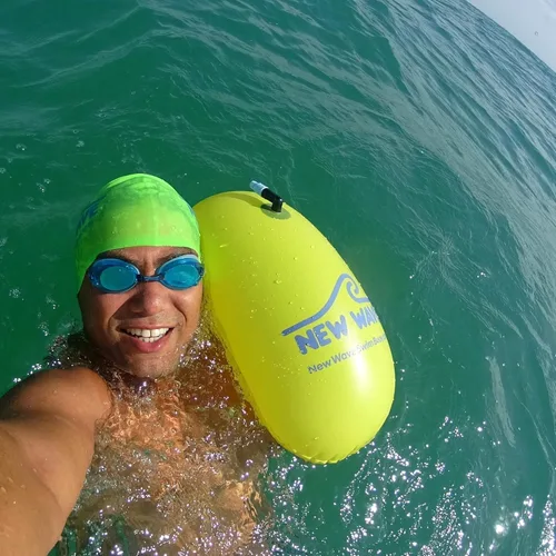 Miniatura 5 de Burbuja de Natación New Wave para Nadadores de Aguas Abiertas y Triatletas - Sé Brillante, Sé Visto y Sé Más Seguro con New Wave Mientras Nadas al