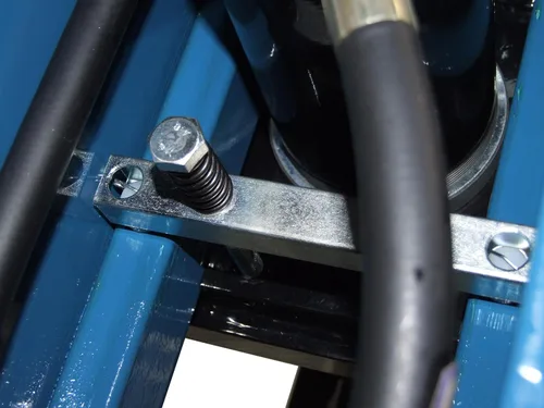 Miniatura 6 de Baileigh HSP-30A - Prensa de taller accionada por aire / manualmente con marco-H, 30 toneladas, de 22 a 1/2 pulgadas de ancho de trabajo