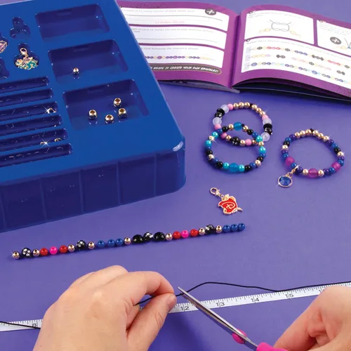 Miniatura 2 de Make It Real Disney Descendants 3 Fierce Fashion Jewelry Kit – Juego de bricolaje para hacer pulseras de cuentas y dijes, incluye suministros