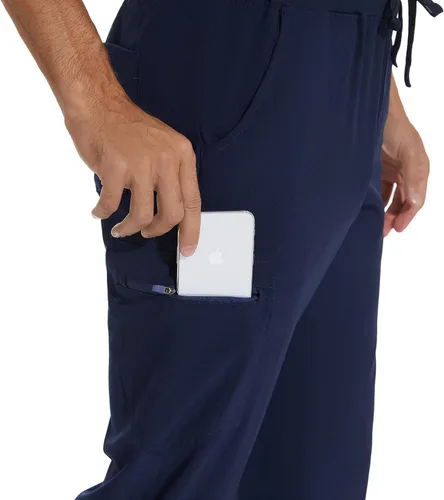 Miniatura 6 de COZYFIT Conjunto de ropa quirúrgica para hombre camiseta elástica con cuello en V y pantalón deportivo con 8 bolsillos, cintura de yoga, ropa