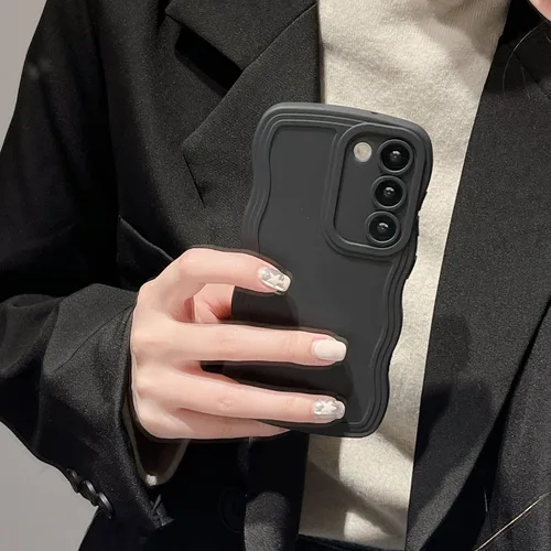 Miniatura 3 de UEEBAI Funda de silicona con marco de ola para Samsung Galaxy S22 5G, funda de teléfono con marco de ola linda, ajuste delgado, amortiguador de Negro