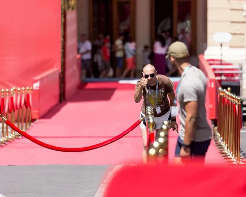 Miniatura 8 de Woanger Juego de 8 decoraciones de fiesta de alfombra roja de 27.5 pulgadas, postes ligeros y cuerdas de terciopelo para alfombra roja, noche