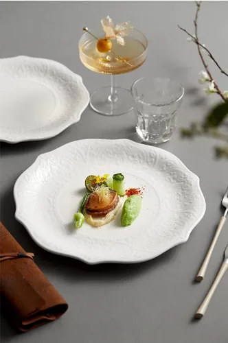 Miniatura 6 de SOUJOY Juego de 6 platos llanos de porcelana, platos blancos de 10.5 pulgadas, platos de vajilla con impresión en relieve para cena, restaurante