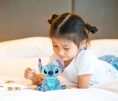Miniatura 3 de Jay Franco Disney Lilo & Stitch - Banco de monedas de felpa – Decoración de habitación infantil súper suave – Alcancía irrompible para ahorrar dinero