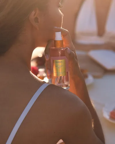 Miniatura 5 de Truly Perfume Body Mist Bruma refrescante con fragancia de larga duración para una piel suave, tersa y perfumada