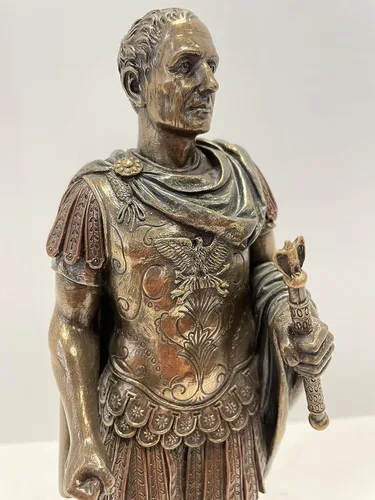 Miniatura 6 de Cayo Julio César en uniforme militar romano Estatua Acabado Bronce