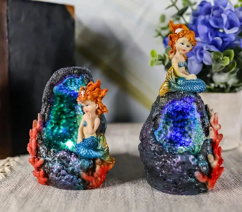 Miniatura 7 de Ebros - Juego de 2 sirenas de fantasía para decoración del hogar (cola azul), diseño de sirenas de cristal de geoda, diseño de corales bajo el mar
