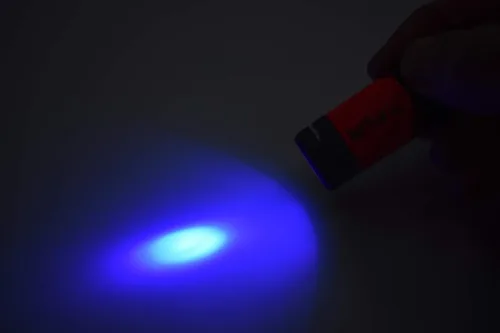 Miniatura 3 de DirectGlow - Linterna LED USB UV con luz negra, recargable, portátil, para identificación de pasaporte, detección de moneda, campamento (5, rojo)